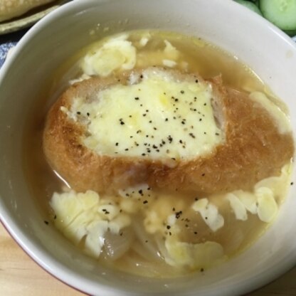 初めてオニオングラタンスープ作りました！玉ねぎがトロトロで、パンに味がしみて、とても美味しかったです！簡単だし、リピートします(＾＾)